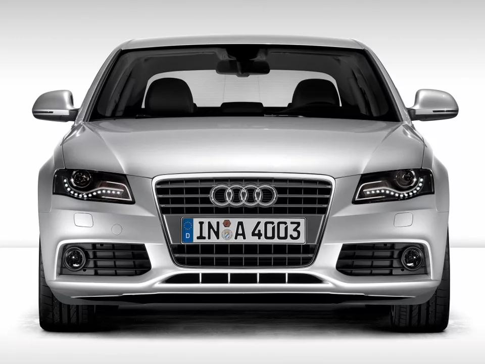 Audi A4 B8 2010 фронтальный вид